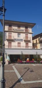 a building with a sign that reads alberogo at Moderno Albergo Didattico in San Pellegrino Terme