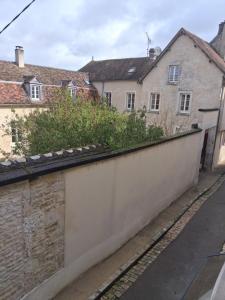 a retaining wall in front of some houses at Chez collette in Chablis