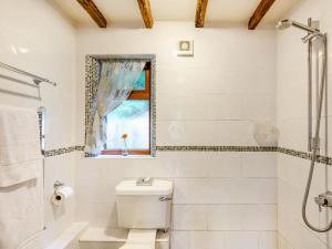 a white bathroom with a toilet and a window at 3 Bed in Bridgnorth oc-thfis in Highley +16 photos
