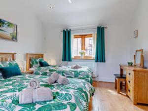 two beds in a room with green and white at 2 Bed in Wellington oc-00467 in West Buckland