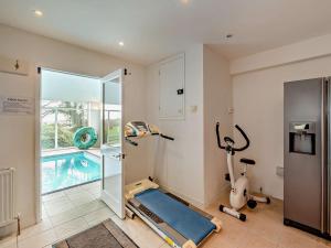 a room with a gym with a swimming pool at 3 Bed in Bideford oc-bybur in Bideford