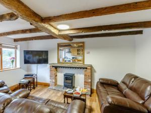 a living room with leather furniture and a fireplace at 3 Bed in Bridgnorth oc-therr in Shrewsbury