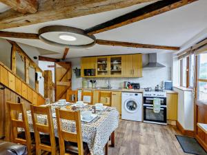 a kitchen with a dining room table and a stove at 3 Bed in Bridgnorth oc-therr in Shrewsbury