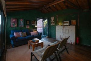 a living room with a couch and a table at Casa de Cabanelas in Bustelo