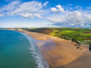 an aerial view of a beach and the ocean at 2 Bed in Woolacombe oc-bkers in Woolacombe