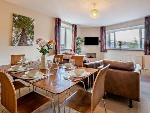 a dining room with a table and chairs at 3 Bed in Brecon oc-bn304 in Brecon