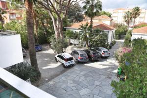 a group of cars parked in a parking lot at Hotel Caravelle Thalasso & Wellness in Diano Marina