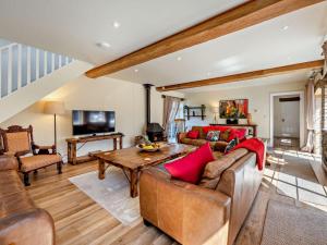 a living room with a couch and a table at 6 Bed in Bideford oc-thorn in Buckland Brewer