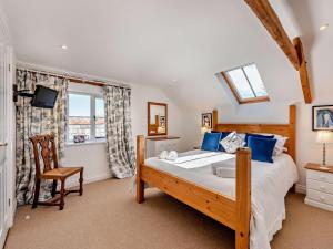a bedroom with a bed and a chair and a window at 6 Bed in Bideford oc-thorn in Buckland Brewer