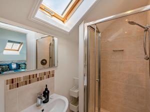 a bathroom with a shower and a sink at 6 Bed in Bideford oc-thorn in Buckland Brewer +43 photos