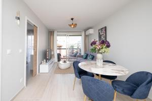 a living room with a table and chairs at Sweett - Maison Blanche in Juan-les-Pins