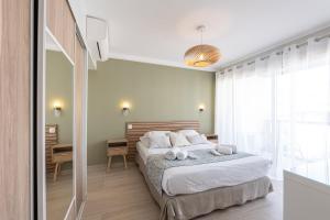 a bedroom with a bed and a desk in a room at Sweett - Maison Blanche in Juan-les-Pins