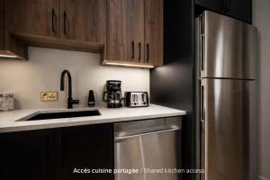 Gallery image of Room with a Queen Bed Downtown Quebec City in Quebec City