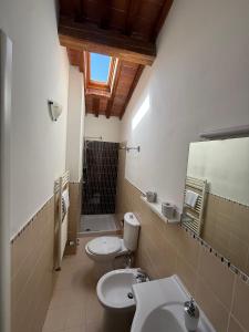 a bathroom with two toilets and a sink at Poggio Savelli in Scarperia