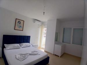 a bedroom with a bed with two towels on it at Amaris-Kian Tragaj Apparent in Vlorë
