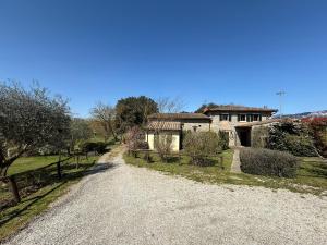 an empty road in front of a house at Poggio Savelli in Scarperia