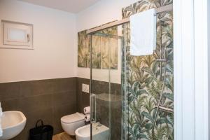 a bathroom with a shower and a toilet at Ariom Apartments in Moniga +96 photos