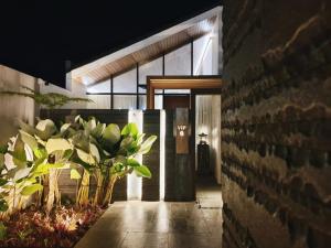 a hallway with plants in front of a building at R7 Cottages Pangandaran in Cikembulan