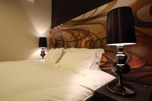 Postel nebo postele na pokoji v ubytování Centurion Hotel Grand Kobe Station