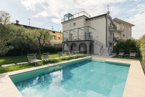 a swimming pool in front of a house at Maison Bellini 1 in Toscolano Maderno