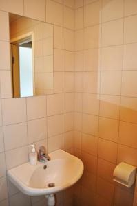 Vannituba majutusasutuses Haapsalu Kutsehariduskeskuse hostel