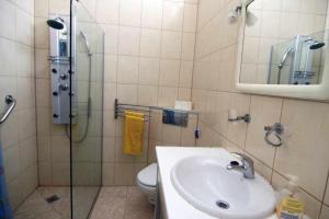 a bathroom with a sink and a glass shower at Estupendo bungalow cerca del mar in Maspalomas +31 photos