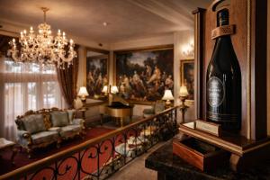 a room with a bottle of wine on a counter at Premier Prezident Garni Hotel and Spa in Sremski Karlovci