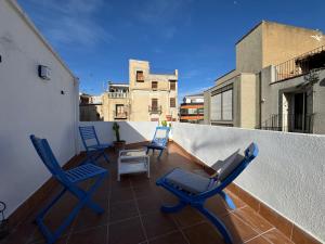 a balcony with chairs and a table on a building at Casa Lui Codrut in Alcalà de Xivert