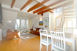 a living room with a table and two chairs at Appartement Moin! in Hohwacht