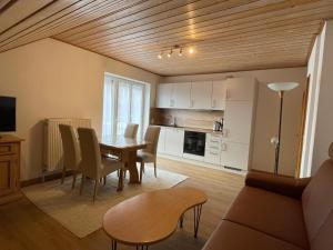 a kitchen and dining room with a table and chairs at Ferienwohnungen Egerer in Riedenburg