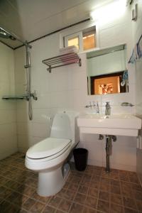 Koupelna v ubytování Yangsajae