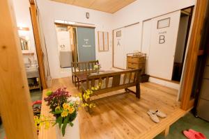 Imagen de la galería de Guesthouse AntHut, en Shirakawa