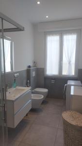 a bathroom with a toilet and a sink and a toilet istg at La Pineta, 26 - 5 in Casarza Ligure