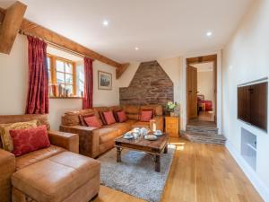 a living room with a couch and a table at 8 Bed in Llanigon oc-bn241 in Llanigon