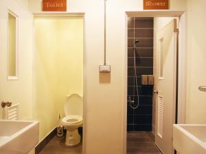 Koupelna v ubytování Knock Knock Hostel