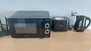 a microwave and a toaster sitting on a table at La Pineta, 26 - 3 in Casarza Ligure