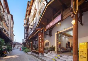a street with a bunch of buildings with signs on them at JINGJING·YUNXI·WEITANG HOTEL in Zhangjiajie +196 photos