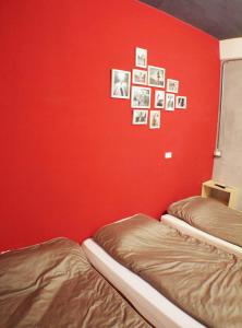 Postel nebo postele na pokoji v ubytování Knock Knock Hostel