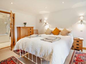a bedroom with a large white bed in a room at 1 Bed in Chepstow oc-91941 in Chepstow