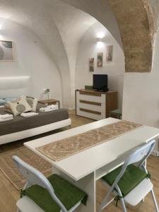 a living room with a white table and two chairs at F&F Room in Sassari