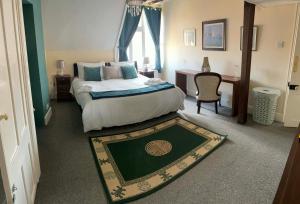 a hotel room with a bed and a desk and a bed sidx sidx sidx sidx at The Old Bakery in Sandwich