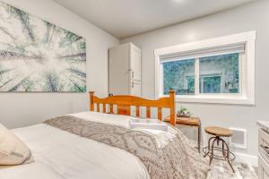 a bedroom with a bed and a window at Inviting studio with kitchenette & scenic forest setting in Welches