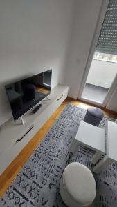 a living room with a toilet and a tv at Apartman Stan Laktasi in Laktaši