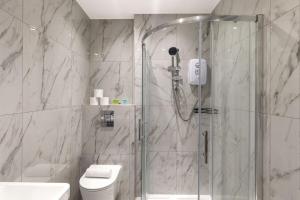 a bathroom with a shower and a toilet at Spacious 2-Bed Home in Chipping Barnet in Barnet