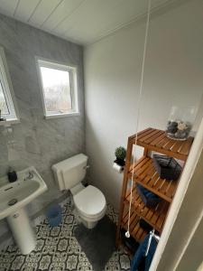 a bathroom with a toilet and a sink at Cromer Coastal Retreat Kings Chalet Park in Cromer