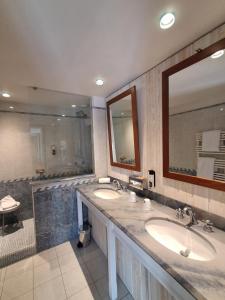 a bathroom with two sinks and a large mirror at Manoir Du Cunningham in Saint Malo +57 photos