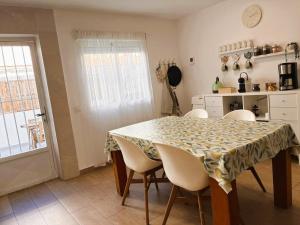 Cuina o zona de cuina de Casa adosada Gran Avenida con billar