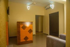 a room with a wooden box in the middle at Classic Hills Hotel & Resort in Uyo +3 photos