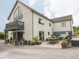 an exterior view of a house with a patio at Nant-yr-Rhedyn in Benllech