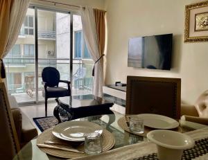a living room with a table and chairs and a television at Vista Marina Boca Chica in Boca Chica